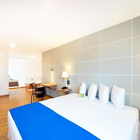 Lp Equipetrol Hotel ซานตาครูซเดอลาเซียร์รา ภายนอก รูปภาพ